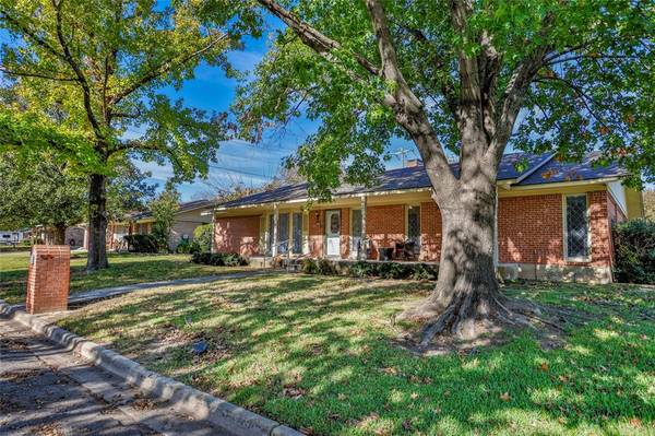 2029 Cypress Street, Gainesville, TX 76240