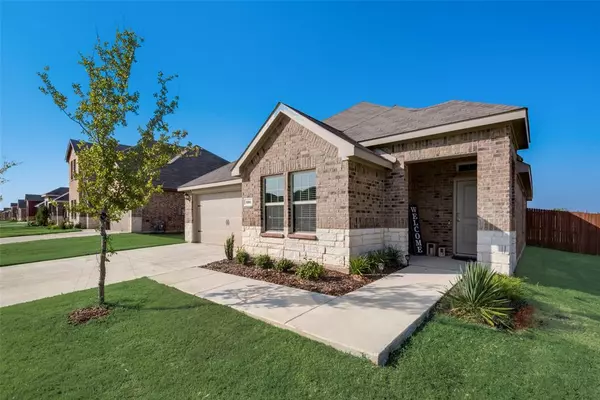 295 Thoroughbred Street,  Waxahachie,  TX 75165