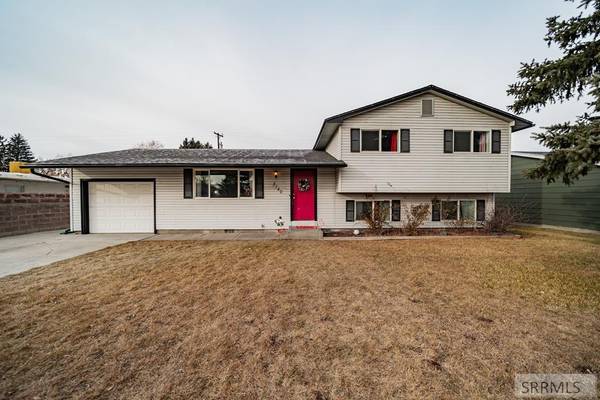 3140 Meadow Lane, Ammon, ID 83406