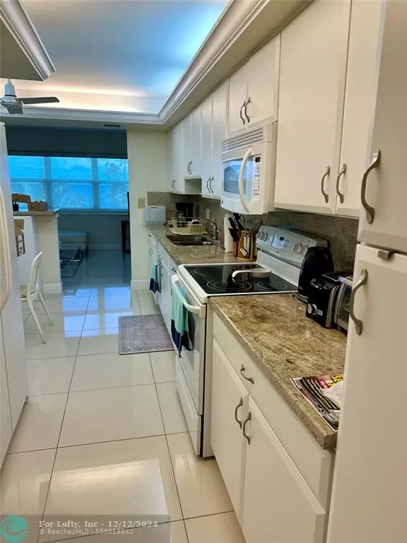 Lauderdale By The Sea, FL 33308,4900 N Ocean Blvd  #513