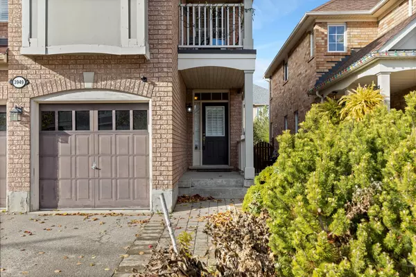 Mississauga, ON L5M 7Y9,3949 Mayla DR