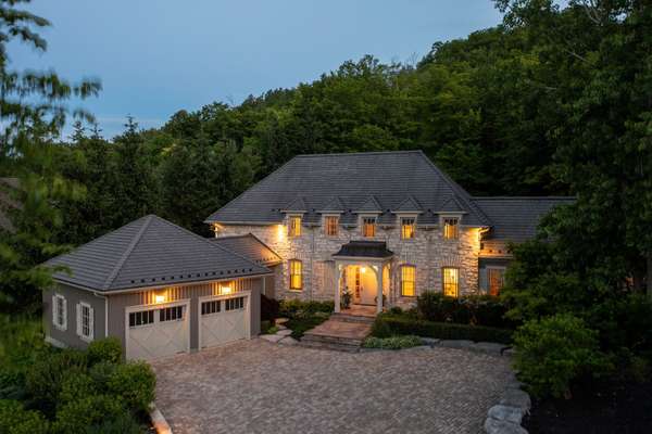 Blue Mountains, ON L9Y 0T3,114 HEMLOCK CT