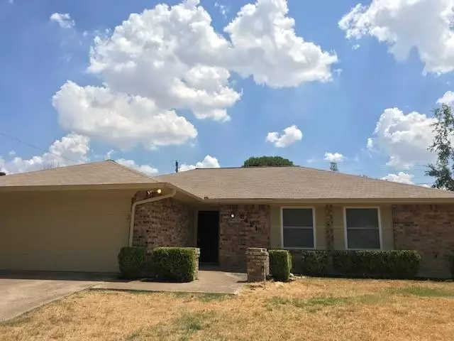 6421 Canyon Circle, Fort Worth, TX 76133