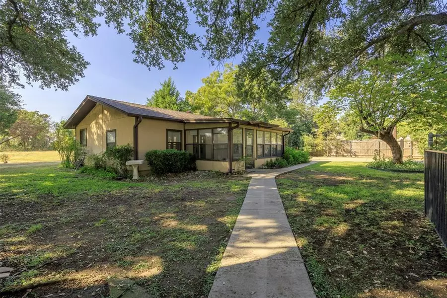 3300 S Shady Lane, Arlington, TX 76001