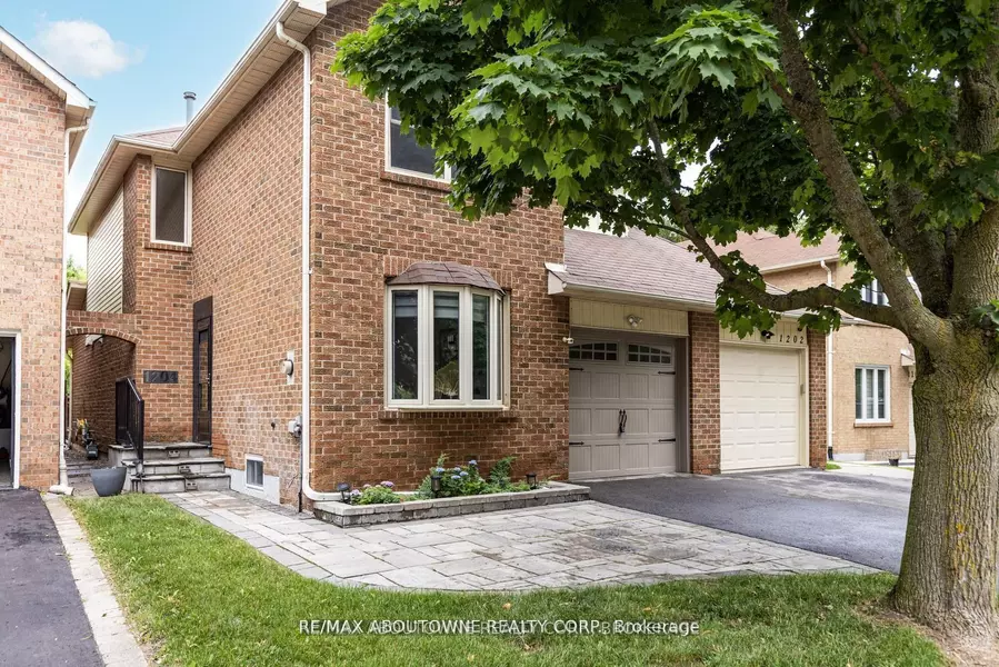 1204 Potters Wheel CRES, Oakville, ON L6M 1J2