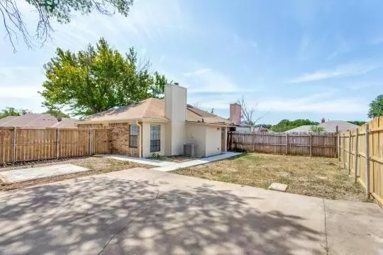 456 Little valley Court, Fort Worth, TX 76108