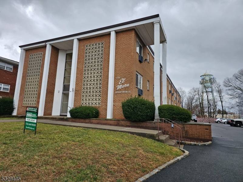 896 Westfield Ave #3B, Elizabeth City, NJ 07208