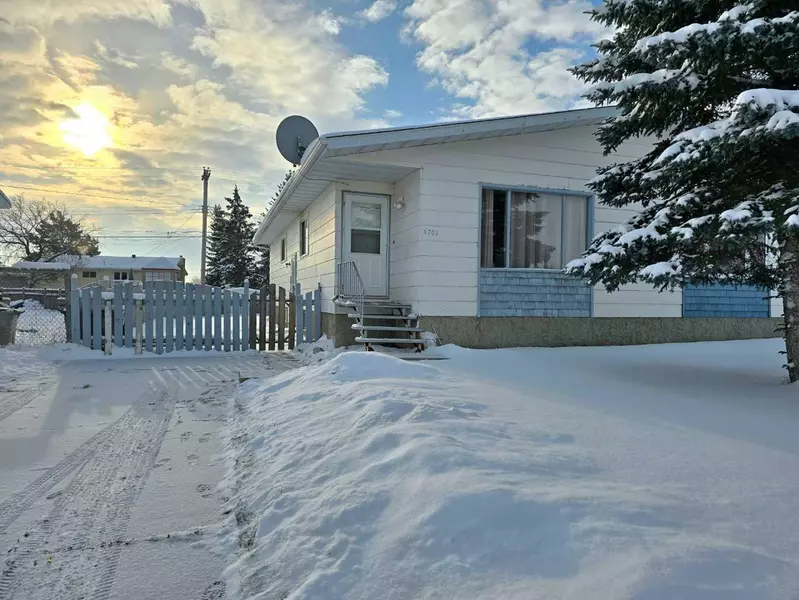 4705 46 AVE, Mayerthorpe, AB T0E 1N0