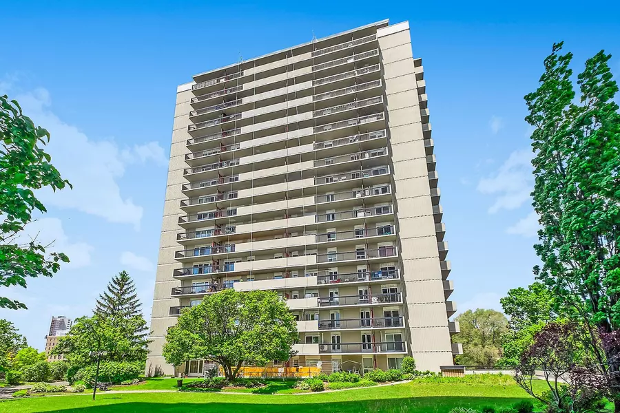 158B Mcarthur AVE #1601, Vanier And Kingsview Park, ON K1L 8C9