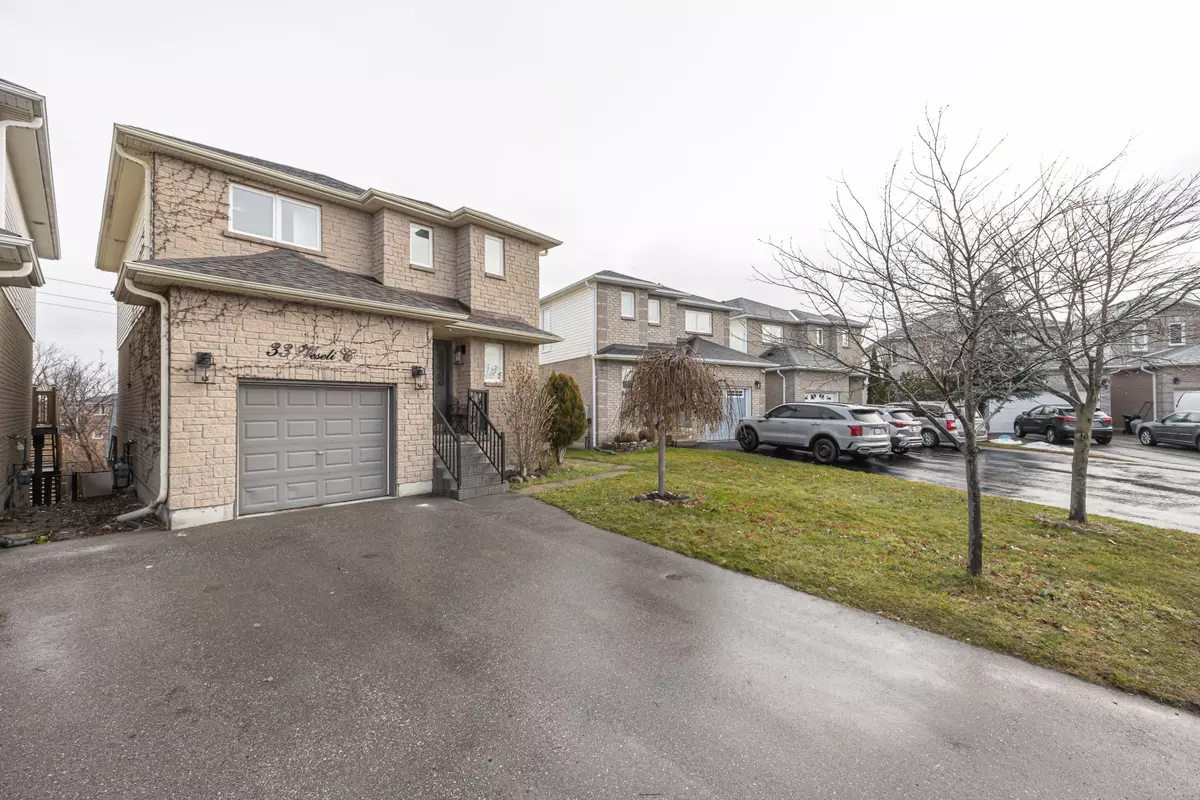 Bradford West Gwillimbury, ON L3Z 3C3,33 Veseli CT