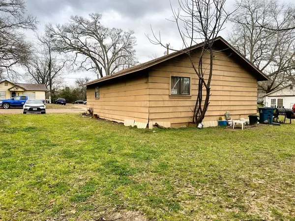 Hawkins, TX 75765,379 W Blackbourn Street