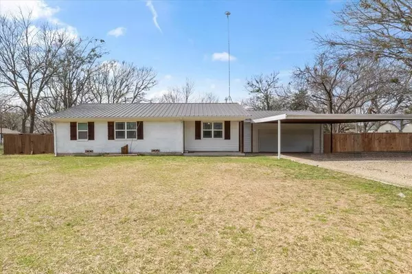 107 S Sycamore Street, Leonard, TX 75452