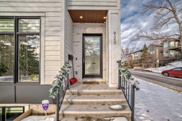 Calgary, AB T3Z 3B3,923 36A ST Northwest