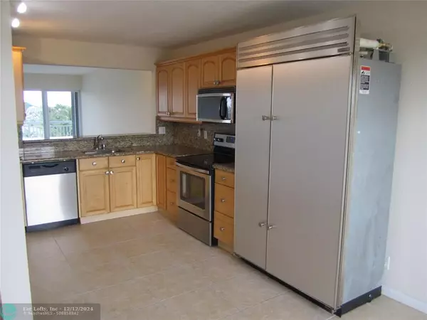 Pompano Beach, FL 33062,2611 N Riverside Dr  #507