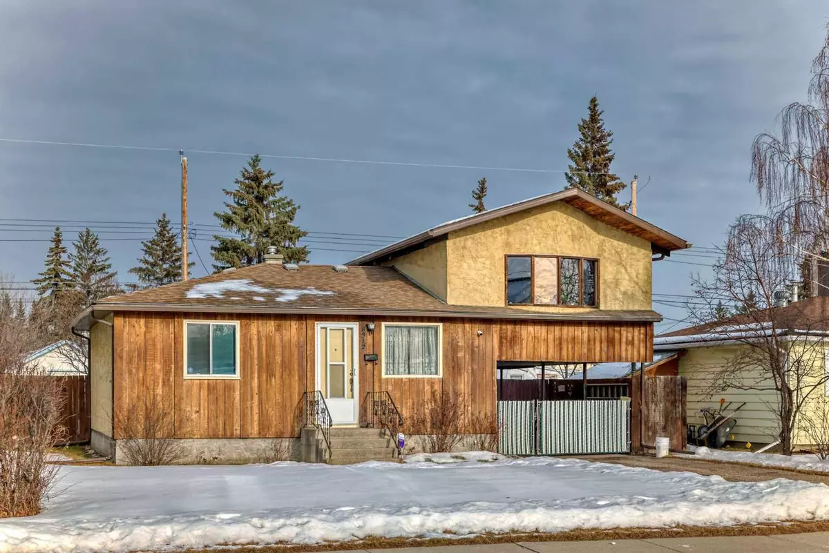 Calgary, AB T3B 1Y5,8312 46 AVE NW