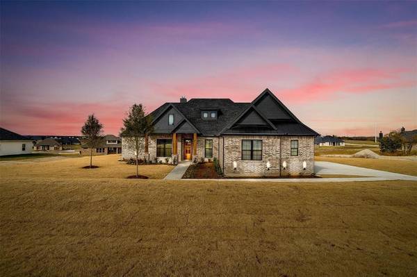 223 Slimp Bluff, Azle, TX 76020