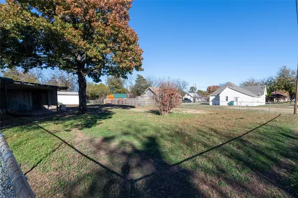 Henrietta, TX 76365,416 S Graham Street