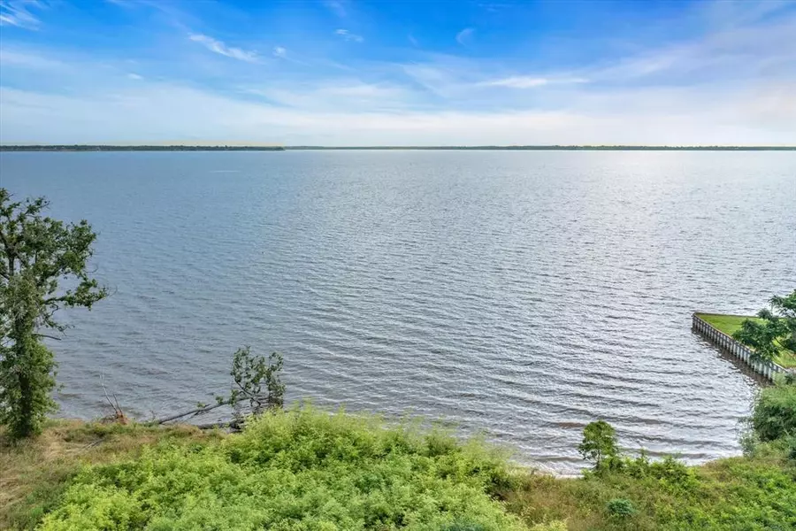 8999 Southern Shore Court, Kemp, TX 75143