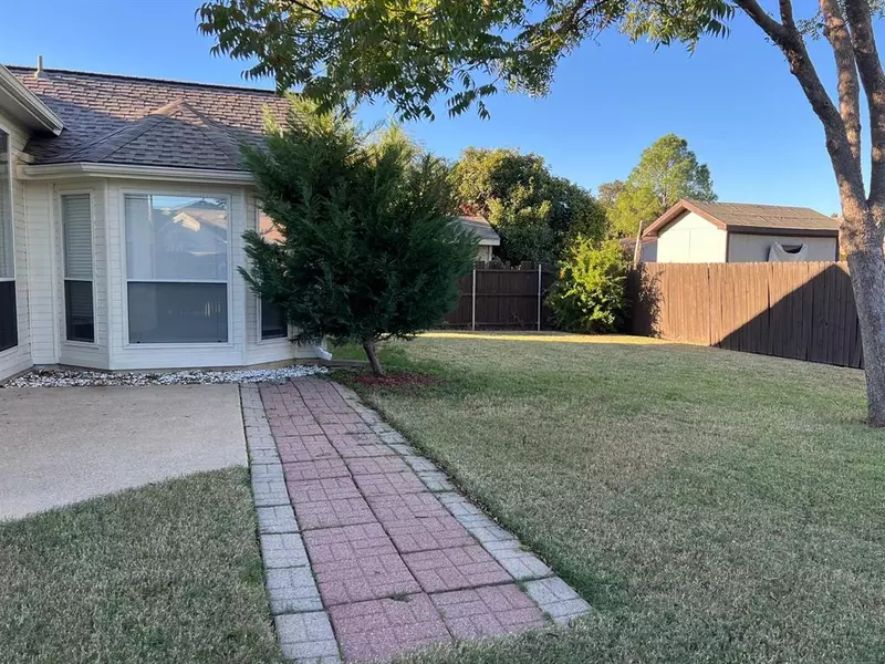 5673 Rockport Lane, Haltom City, TX 76137