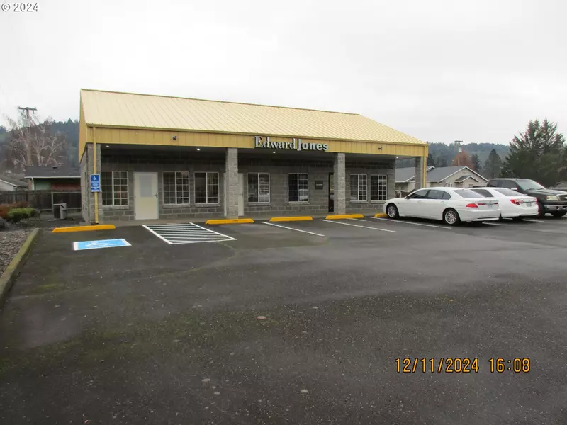 609 E CENTRAL AVE, Sutherlin, OR 97479