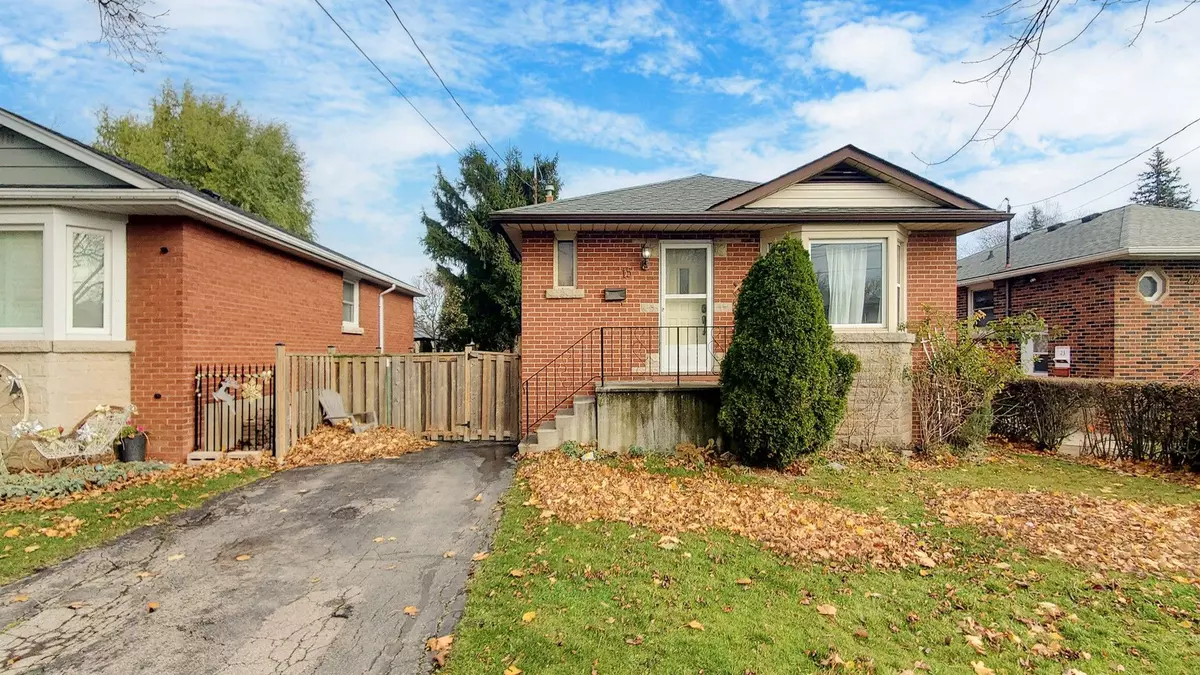 Hamilton, ON L8V 2B9,15 Darcy CT