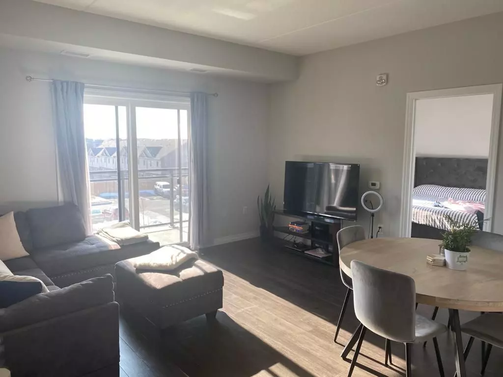 Guelph, ON N1L 1E6,35 Kingsbury SQ #303