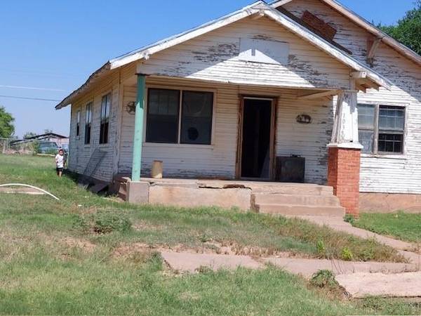 1039 Avenue A, Hamlin, TX 79520