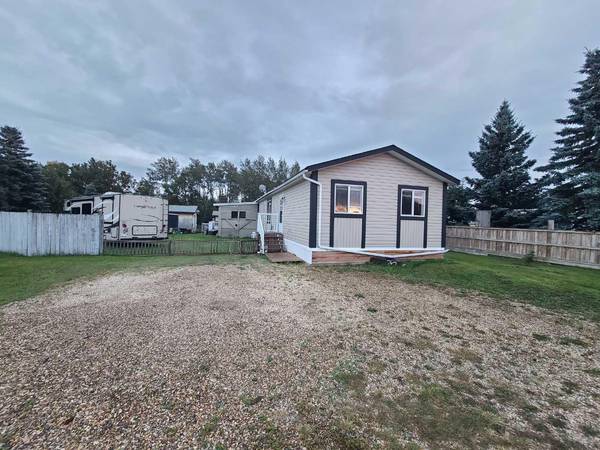 5533 and 5531 51 ST, Berwyn, AB T0H 0E0