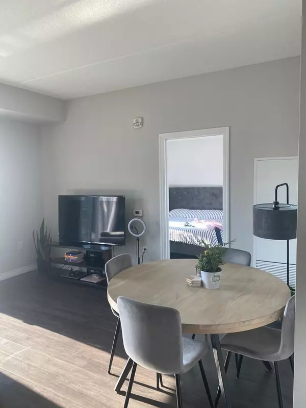 Guelph, ON N1L 1E6,35 Kingsbury SQ #303