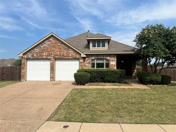 717 Honeysuckle Way, Desoto, TX 75115