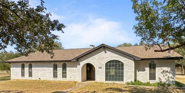 100 Bluebird Lane, Runaway Bay, TX 76426