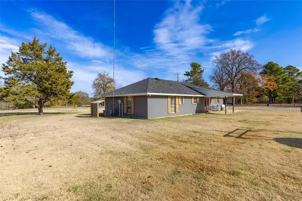 Powderly, TX 75473,136 County Road 44350