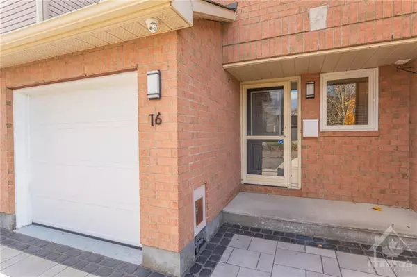 Kanata, ON K2M 2R2,16 EAGLEVIEW ST