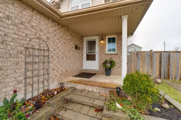 Kitchener, ON N2E 3W1,901 Copper Leaf CRES