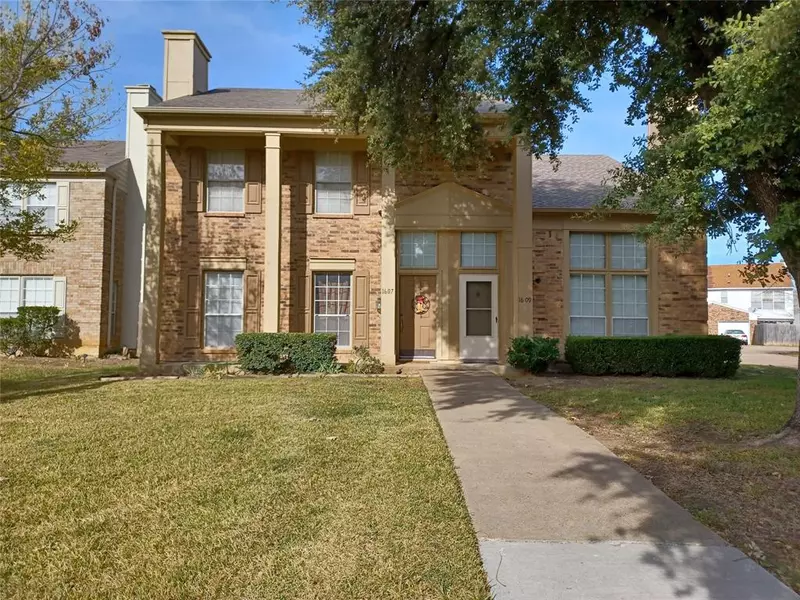 1609 Creek Bank Lane, Arlington, TX 76014