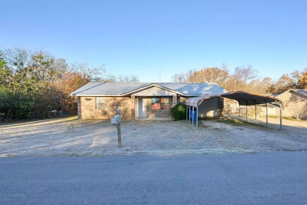 De Leon, TX 76444,416 S Bowie Street