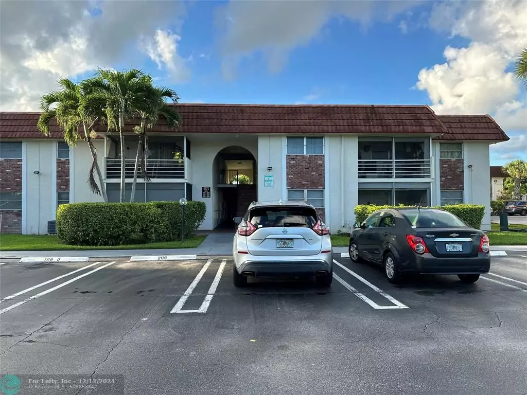 Boca Raton, FL 33428,22715 SW 66th Ave  #106