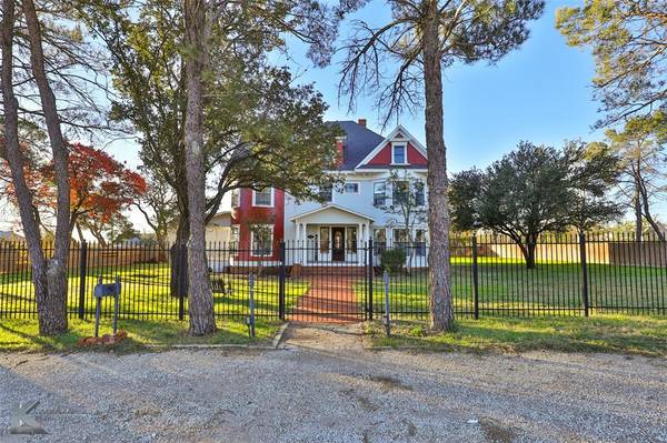 601 W 2nd Street, Baird, TX 79504