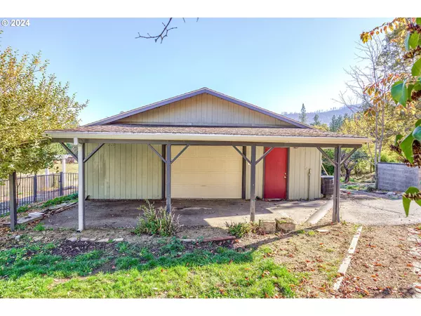 Medford, OR 97501,4822 COLEMAN CREEK RD