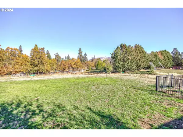 Medford, OR 97501,4822 COLEMAN CREEK RD