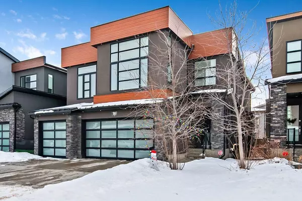 Calgary, AB T3H0X5,86 West Point Mews SW