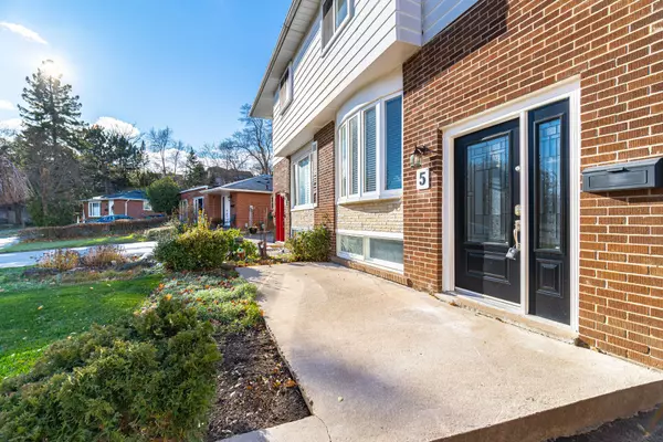 Mississauga, ON L5M 1W6,5 MERRYDREW CT