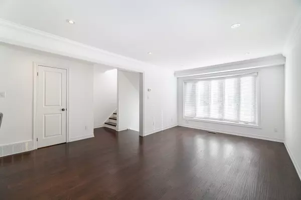 Mississauga, ON L5M 1W6,5 MERRYDREW CT