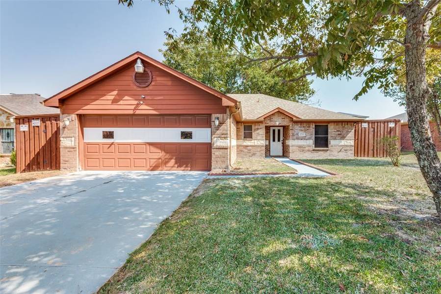 2922 Strain Court, Lancaster, TX 75134