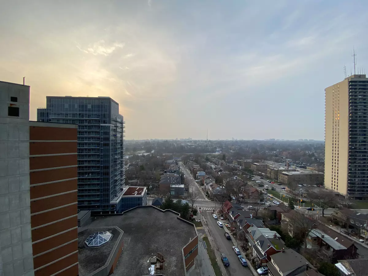 Toronto C03, ON M4R 0A4,33 Helendale AVE #1311