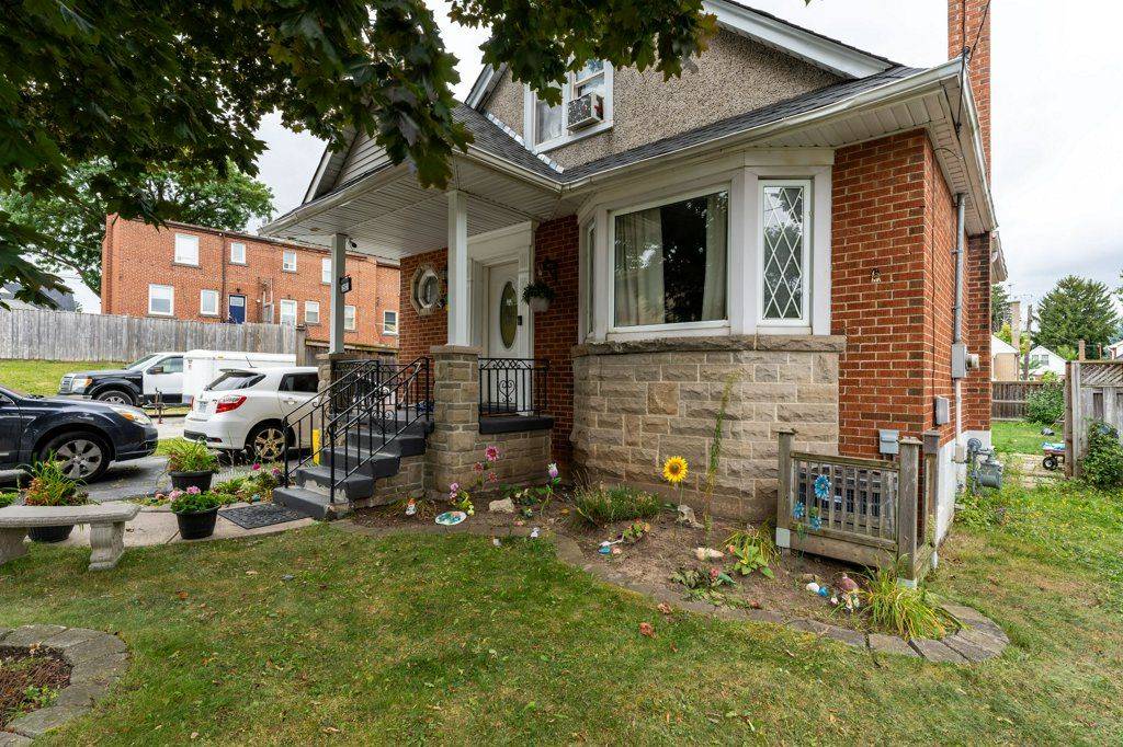 Hamilton, ON L8K 3P2,252 Glencairn AVE