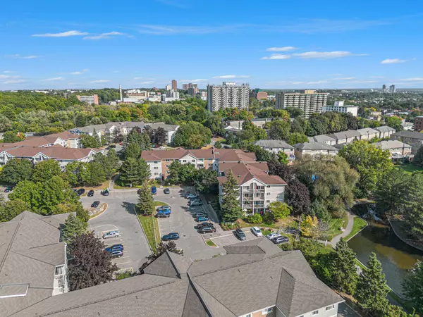 260 Brittany DR #103, Manor Park - Cardinal Glen And Area, ON K1K 4M2