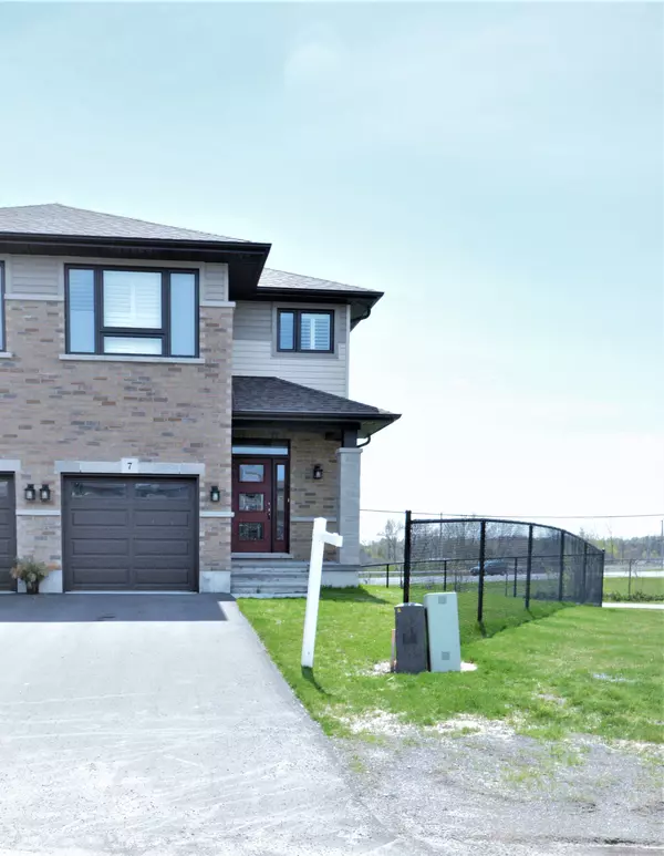 Quinte West, ON K8R 0A1,7 Ledgerock CT