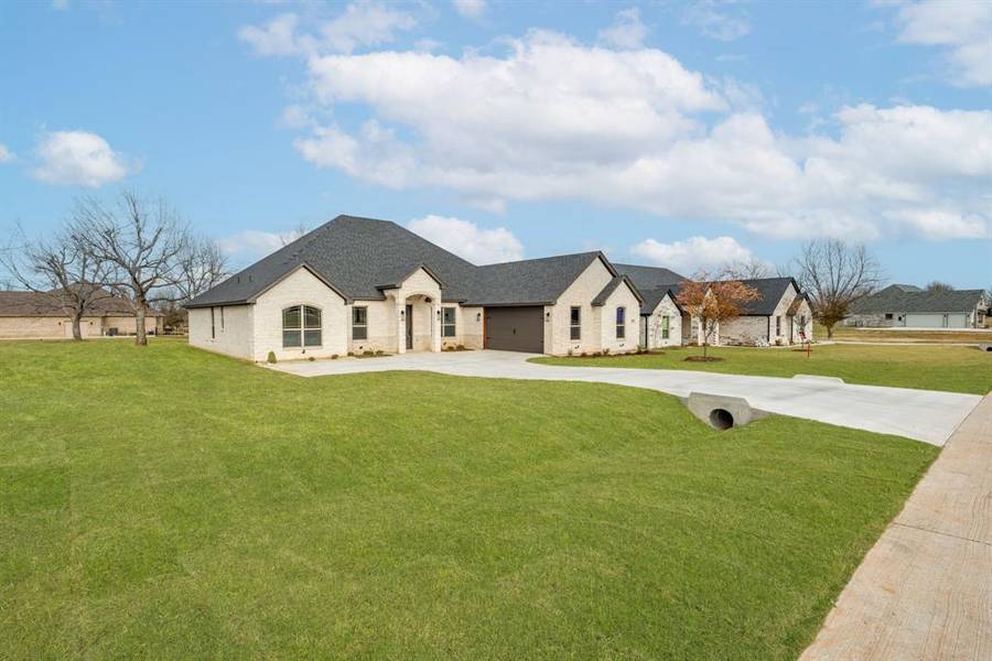 2706 Village Drive, Granbury, TX 76049