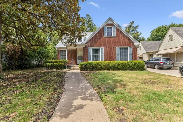 2560 Rogers Avenue,  Fort Worth,  TX 76109